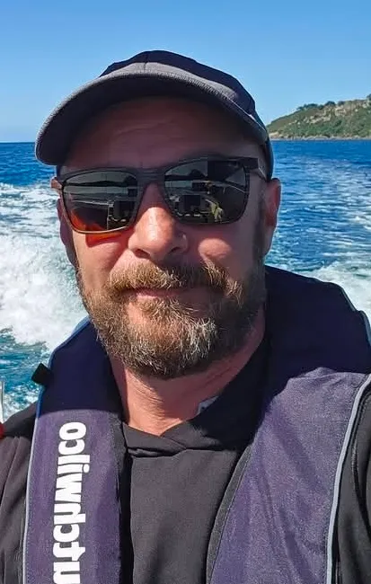 Colin, CEO & DIRECTOR